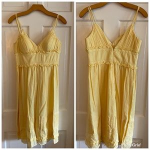 ❤️ Light yellow ruched bodice w pleat summer dress